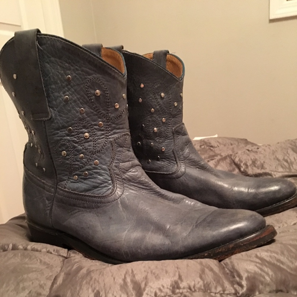 Miz Moo Cozumel cowboy bootie size 9